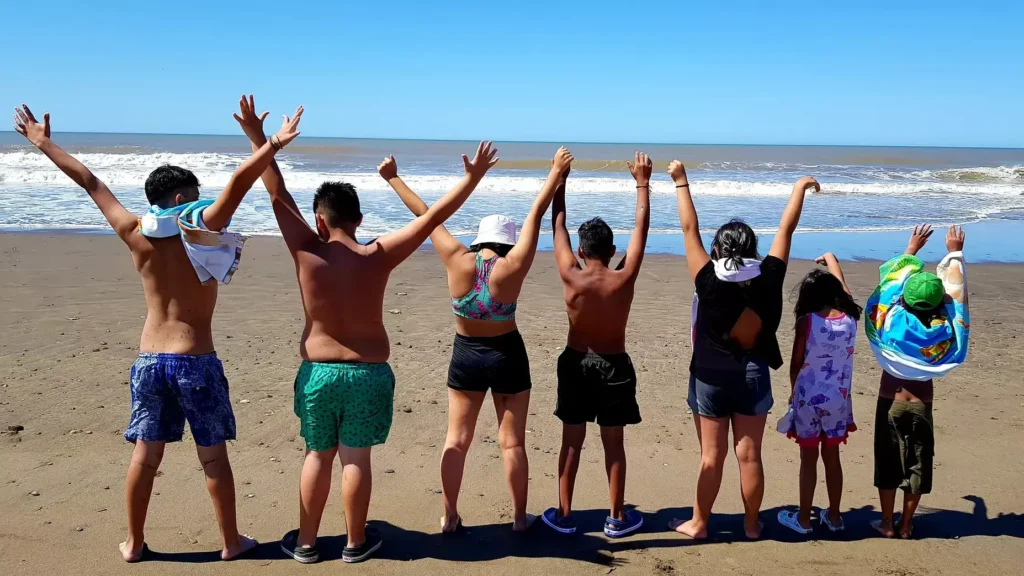 Jóvenes de Sierra Grande disfrutan de unas vacaciones inolvidables en Las Grutas
